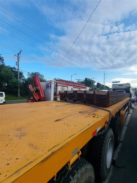 Truck driver, helper crushed by steel sheets in Davao City.